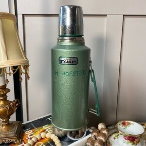 Vintage Aladdin Stanley Thermos Half Gallon 64 oz Green Hal Has Cup Stopper USA